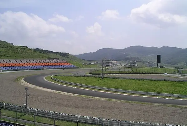 オートポリスサーキット