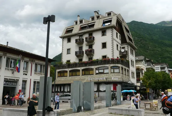 鉄道終着地イタリアのティラーノ