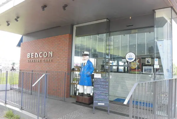 SEASIDE CAFE BEACON