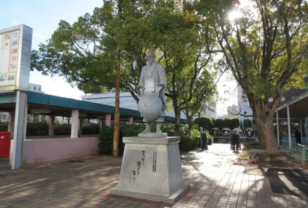 種田山頭火像