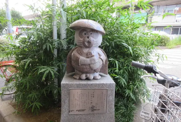 大安亭　ロダンの狸