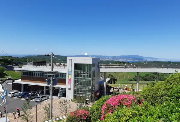 10：30　花さじき テラス館
