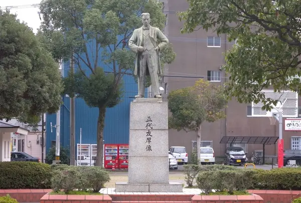 五代友厚銅像