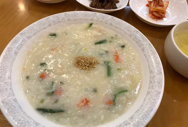 大汝(テヨ)粥専門飲食店