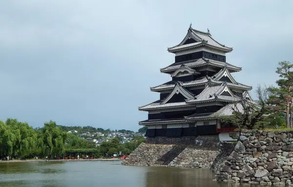 松本城公園からみるお城