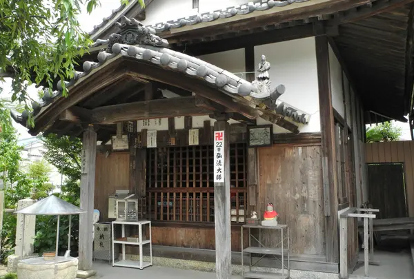 左側が弘法様です