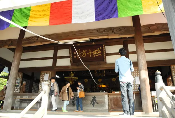 賑やかな本堂
