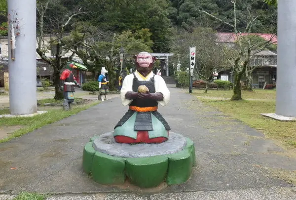 イヌ、サル、キジをお供に