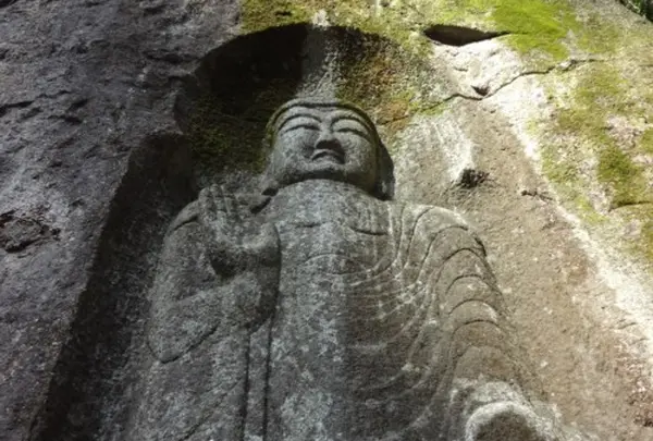 長井の弥勒磨崖仏