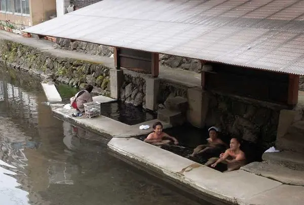 満願寺温泉川湯