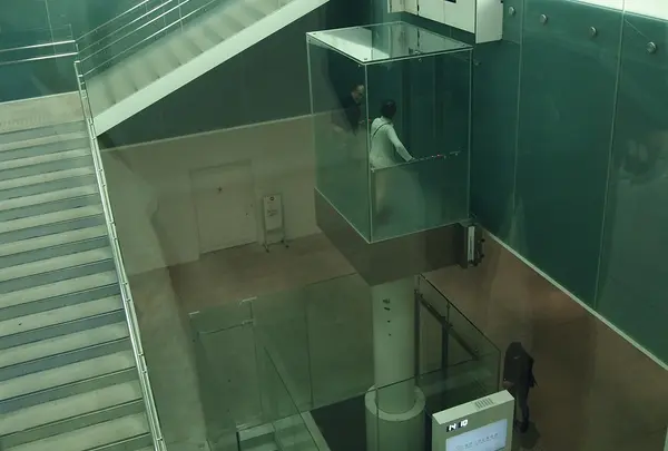 油圧式エレベータ