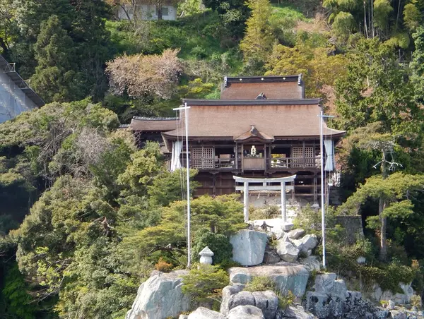 湖上からみた拝所