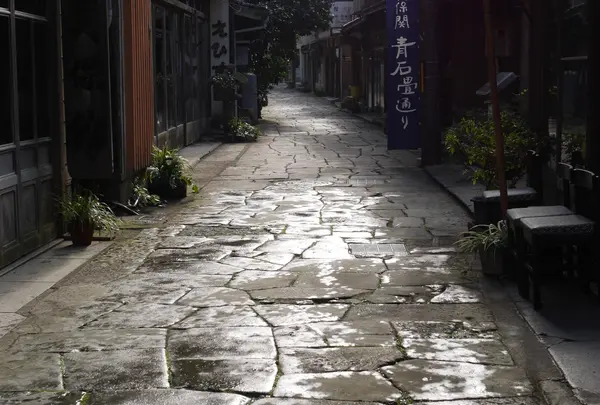 青石畳通り