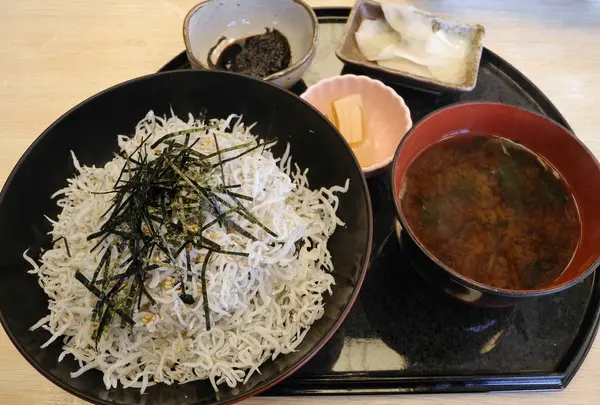 西港あたりで食事を