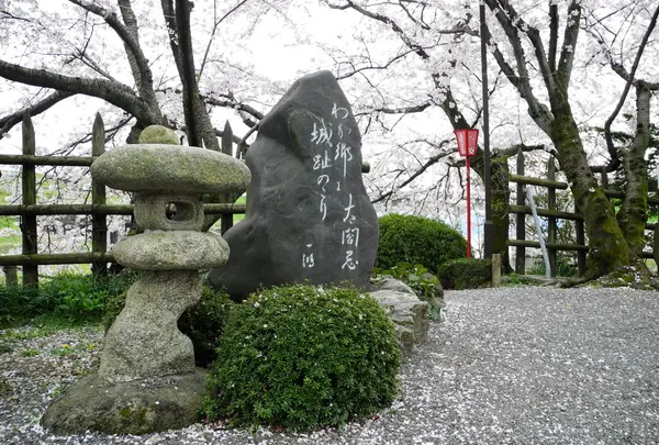それっぽい石碑