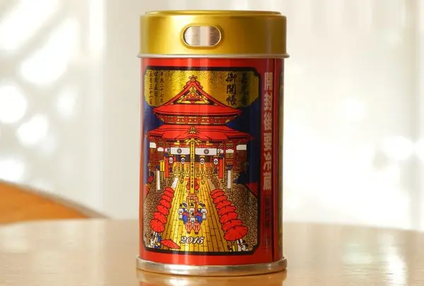 八幡屋礒五郎の御開帳缶