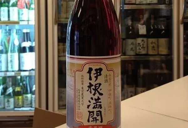 赤いお酒？「伊根満開」