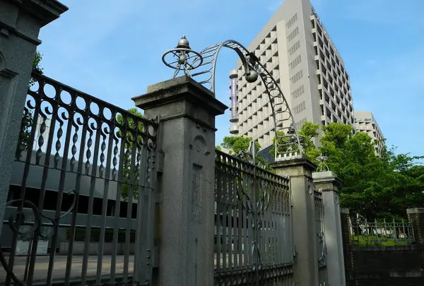 古い門が残っている