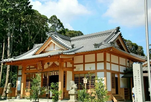 まずは神明社にお参りを