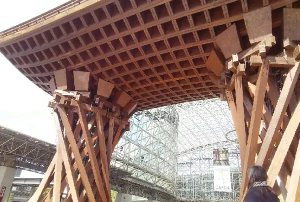 金沢駅～世界で最も美しい駅に選定！