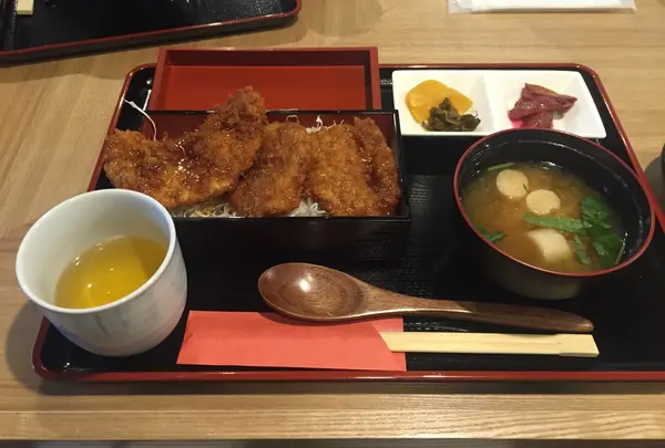 "カツ重"１２００円也
