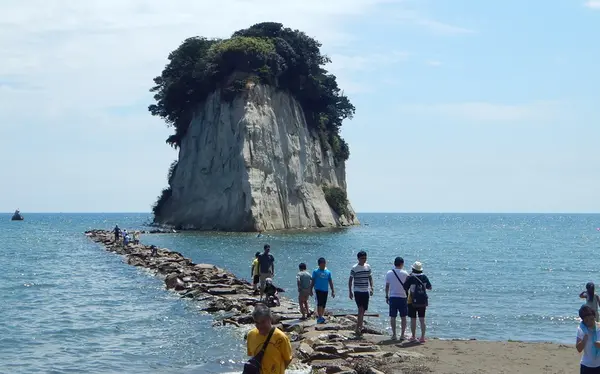 島の近くまで行けます…が