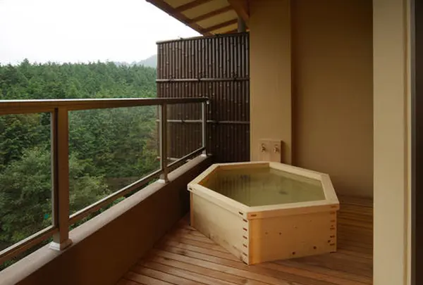 部屋には露天風呂が...！