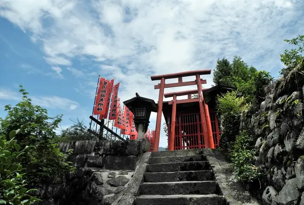 こんな場所にも豊川稲荷