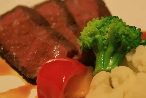 食事は館内レストランにて、豪華コース