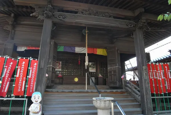 参拝は地蔵堂へ