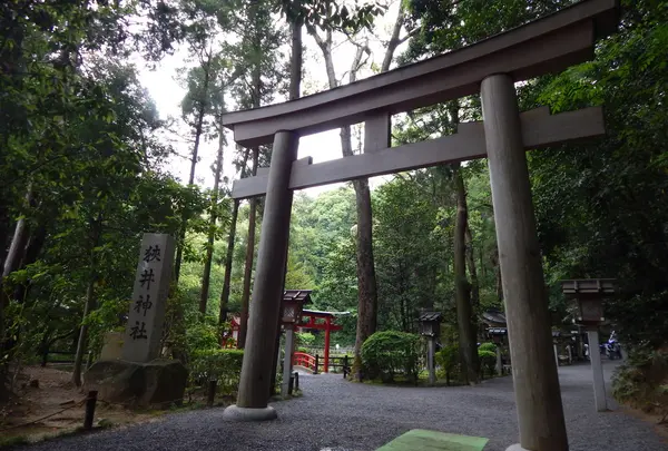病気平癒の神さま「狭井神社（さいじんじゃ）」