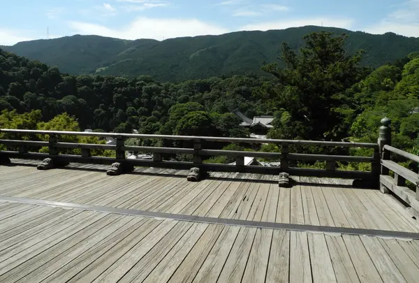 広いウッドデッキ