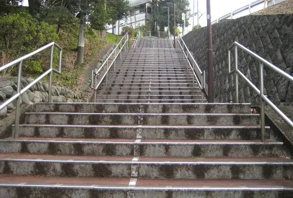 駆け降りる階段！
