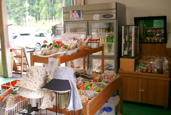 小さいおみやげ屋さんもあります