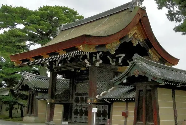 建礼門（けんれいもん）