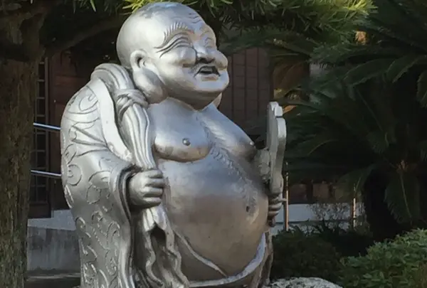 布袋尊の像
