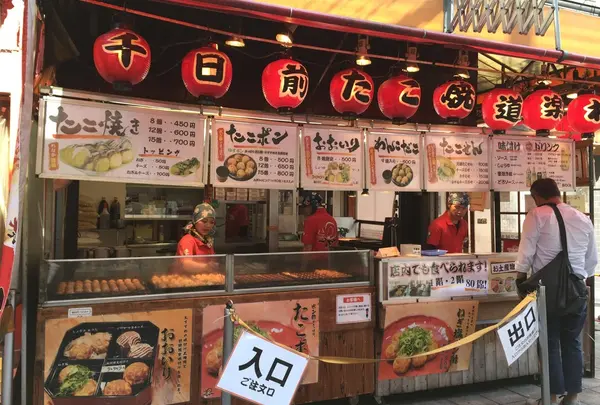 大阪を感じられる店構え。