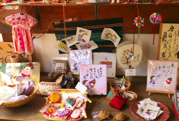 お土産屋さんも兼ねてます