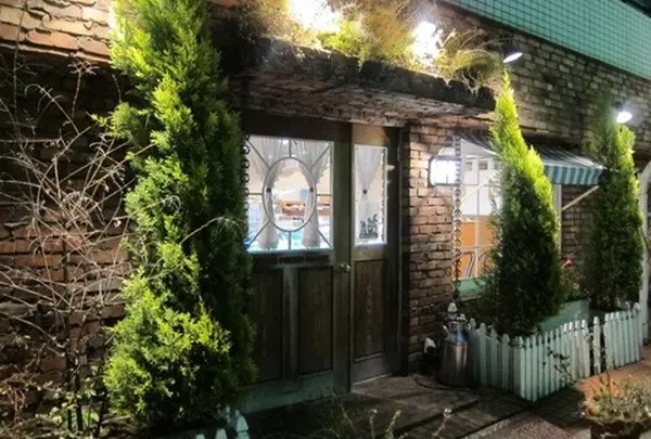 FRENCH POUND HOUSE