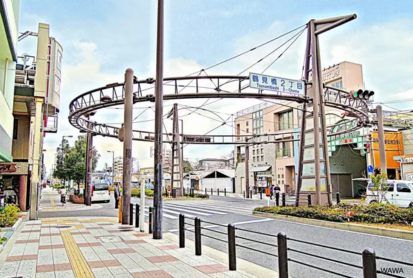 なにわ筋「鶴見橋２丁目」交差点の鶴オブジェ