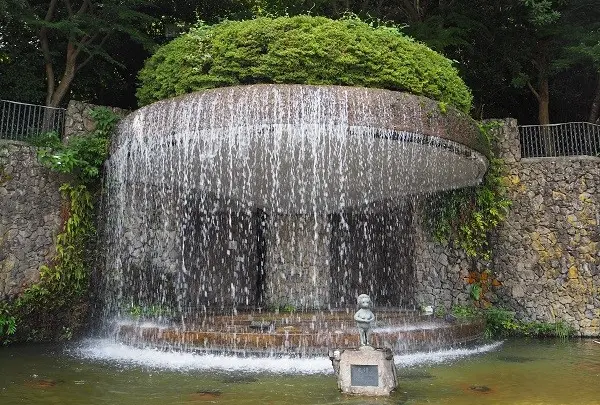 湯けむり広場