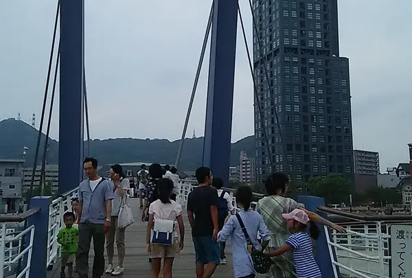 ブルーウィングもじ（跳ね橋）