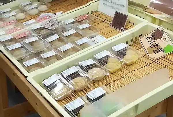 ここへ来たらお餅を買いましょう～