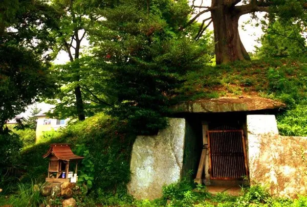 穴八幡古墳