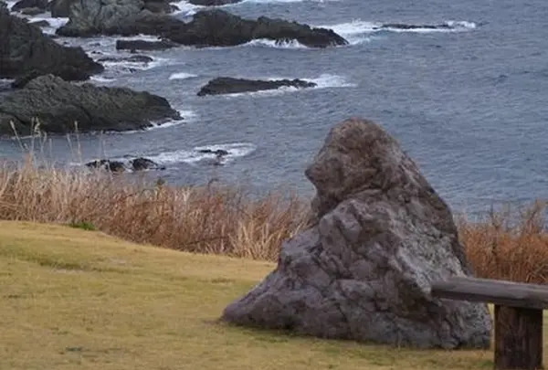 ゴリラ岩（吾妻夕映亭海容亭）