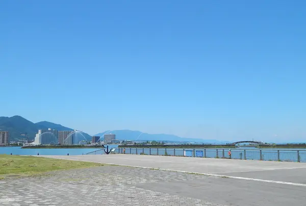 遠く比良山系まで見渡せます
