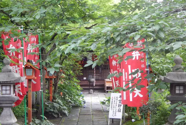 さわやかな参道です