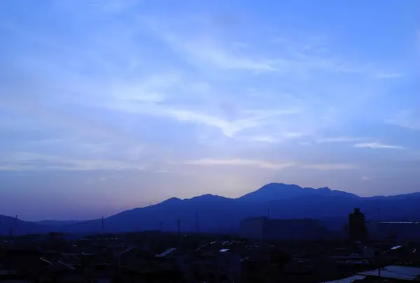 スーパーの屋上から伊吹山