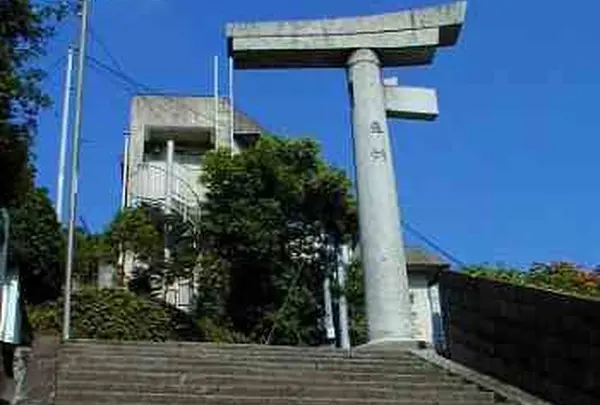 片足鳥居