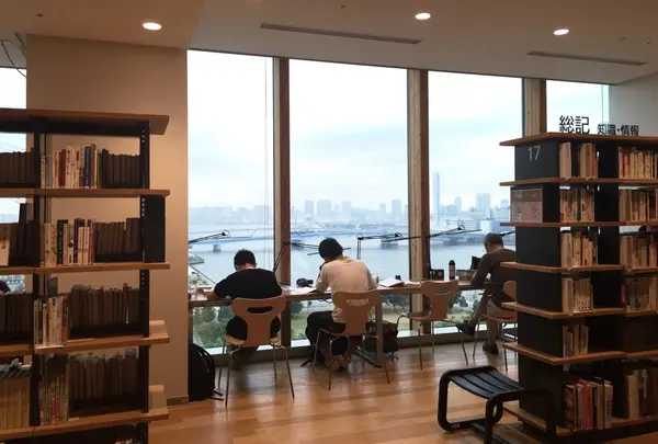 豊洲シビックセンターの図書館